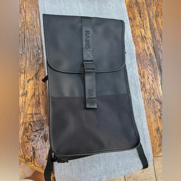 Rains Trail Backpack Black - Picture 1 of 4